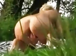 di-tempat-terbuka, amatir, jenis-pornografi-milf, jerman, teransang, berambut-pirang, hutan