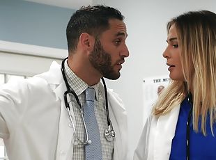 medicinske-sestre, doktor, porno-zvijezde, par, napaljeni, uniforma