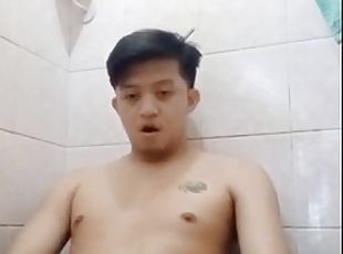 aasialainen, kylpy, masturbaatio, pissaaminen, amatööri, mälliotos, teini, gay, runkkaus, nuori-18