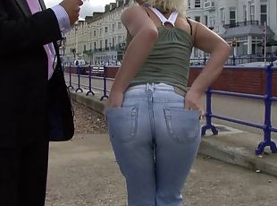 en-plein-air, chatte-pussy, hardcore, couple, doigtage, blonde, jeans