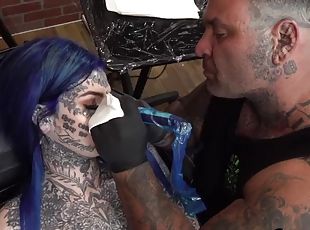 Aussie beauty Amber Luke gets her nose tattooed