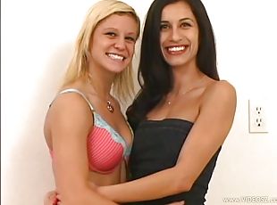 lesbo-lesbian, milf, koneet, puuma, rintaliivit