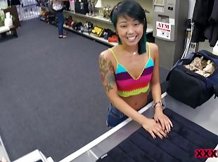 Tattooed Asian hottie goes in a pawn shop for a fuck