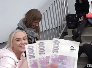 utendørs, offentlig, amatør, cumshot, tenåring, par, gruppesex, trekant, pov, blond