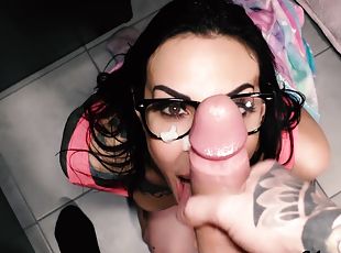 tate-mari, ochelari, muie, milf, pov, sperma, oral, tatoasa, bruneta, tocilara