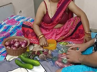 XXX Bhojpuri Bhabhi selling vegetables showing off her thick nipple...
