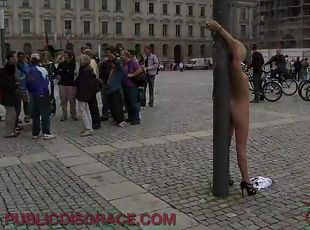 public, bdsm, blonde, assez, bout-a-bout, humiliation, les-yeux-bandés