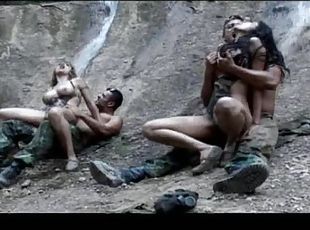 di-luar, sex-dalam-kumpulan-groupsex, rambut-kuning, hubungan-sex, seragam, rambut-perang, askar