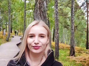 Sexy collegegirl gets dicked in the woods