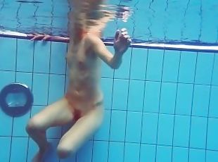 gros-nichons, poilue, public, chatte-pussy, russe, babes, ados, piscine, serrée, belle