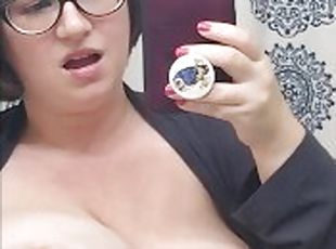 gros-nichons, lunettes, masturbation, amateur, milf, belle-femme-ronde, naturel, fétiche, brunette, en-lactation