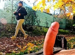 DICKFLASH in the PARK: a slutty milf can't resist to give a me a ha...