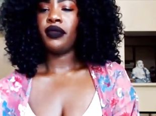 Vibrating my black pussy live on webcam for you all