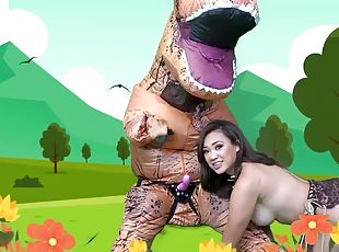 Camsoda-Raunchy babes get humped by Trex