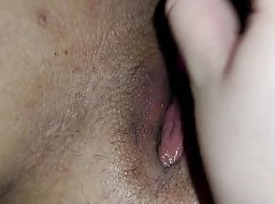 clitoris-bagian-atas-vagina-paling-sensitif, mastubasi, vagina-pussy, amatir, teransang, seorang-diri, basah