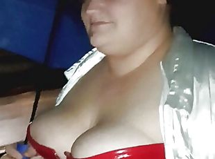 veľké-prsia, vonku, amatérske, zlatíčka, milfka, mamka, bbw, spodné-prádlo, prirodzené, latex