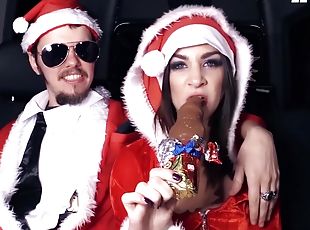 Miss Claus Lullu Gun Fucks Lucky Santa In The Backseat