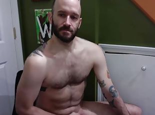 Sexy tattooed guy cumming