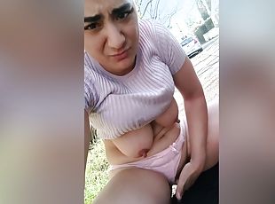 tetas-grandes, al-aire-libre, amateur, a-solas, morena