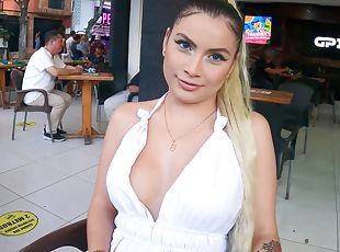 Hermosa joven es captada en casa de apuestas - Hd