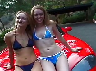 Skinny chicks having the outdoors threesome from their fantasies