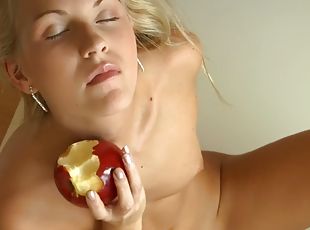 Vanessa Apples