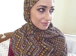 Hijab muslim babe fucked for cash money