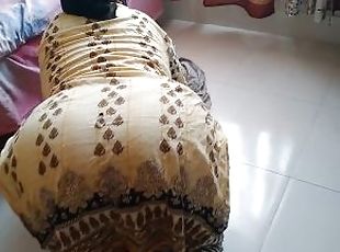 Saudi maid gets stuck cleaning under bed then fucked by owner - Ara...