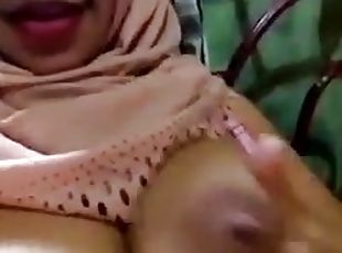 Hijab girl teases us with her big juicy boobs