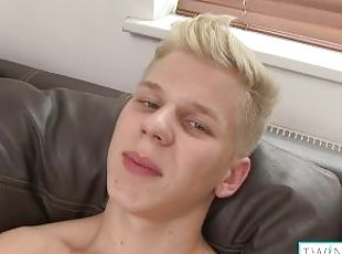 Hot Twink Matthew Stretches His Asshole While Masturbating!