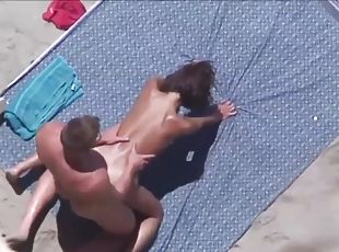Norway babe fucks on the beach with a new guy