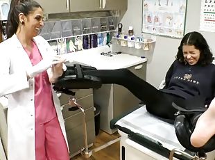 Aria Nicoles Kinky Orthopedic Babe Female Doctor Has a Sexy Foot Fe...