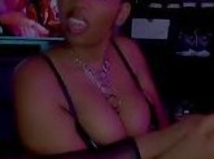 tetas-grandes, orgasmo, coño-pussy, amateur, negra-ebony, madurita-caliente, juguete, consolador, bailando, a-solas