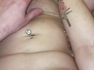 masturbación, orgasmo, amateur, madurita-caliente, juguete, cachonda, tatuaje, ninfómana, tetitas