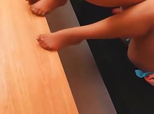 stopala-feet, plavuše, donje-rublje, fetiš, najlon