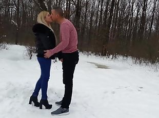 extrême, en-plein-air, fellation, hardcore, couple, petite-amie, blonde, naturel, jeans, forêt