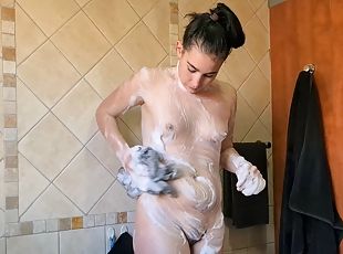 Big ass small boobs slut enjoys a warm soapy bath, close ups