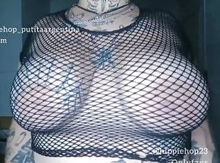 WEBCAM BBW TETONA JUGANDO CON SUS TETAS TATUADAS ENORMES NATURALES ...