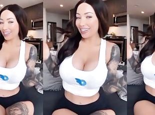 HORNY TIKTOK SLUT AFTERDARKWILLOW SHOWS OFF HER HUGE TITS AND TIGHT...