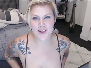 Big and curvy blonde with big white ass and big tits is squirting all over her bed!