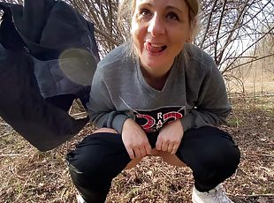 Quickie fucking in outdoors ends with cum in mouth for a mature amateur