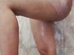 20 year pakistani bhabhi play with anal when bathing