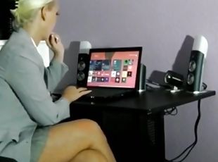 hot blonde Sekretrin mit groen Titten lie ihren Chef cum inside