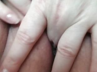 Cum playing with my pussy