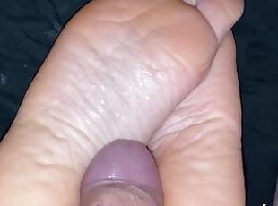 imens-huge, masturbare-masturbation, jet-de-sperma, milf, compilatie, picioare, sperma, futai, stimulare-cu-piciorul