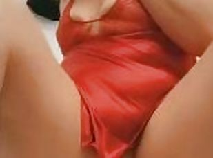 I feel t so sexy in my red lengerie I had to play with my pretty pu...