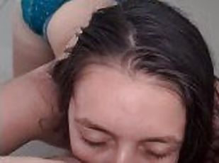 This 18-year-old girl gives the most terrifying blowjob in the worl...