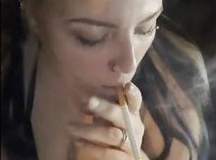 velike-sise, pušenje, mame-koje-bih-jebao, crno, bbw, kurva-slut, kamera, s-pirsingom, fetiš, pušenje-smoking