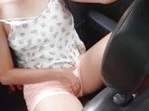 Hot girl touches herself in the back of the uber, she records herse...