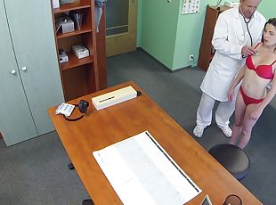 Hidden camera at the doctor's office records amazing sex with a patient